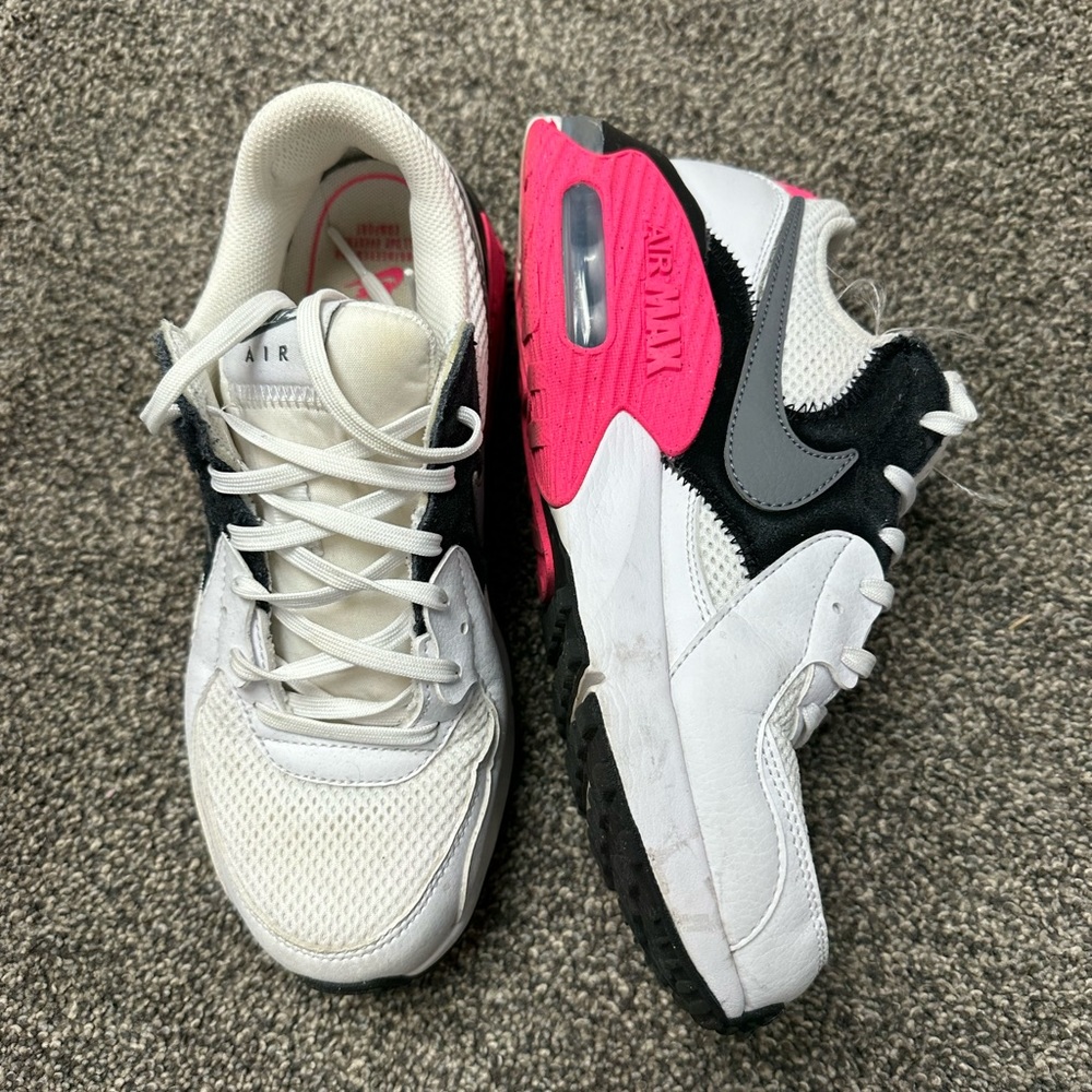 Slightly used, size womens 8, Nike air maxes